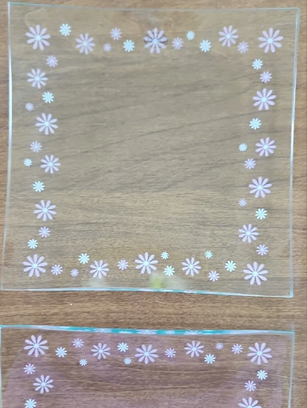 Pampered Chef Clear Glass Dessert Plates with Pink Daisy Border, Set of 4